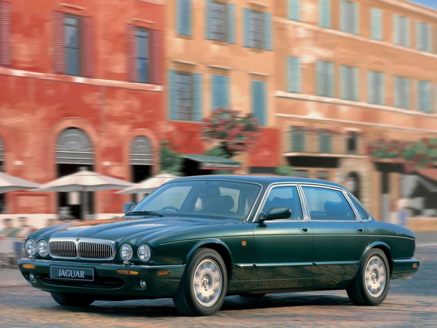  Jaguar XJ8 (X300) 1997 года  (фото 4 из 23)
